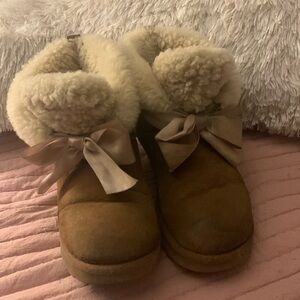 Pink bow tie UGG SHORT BOOTS